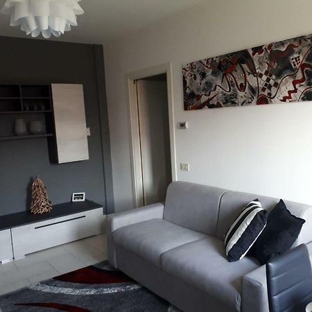 My Home Apartment มิรา ภายนอก รูปภาพ
