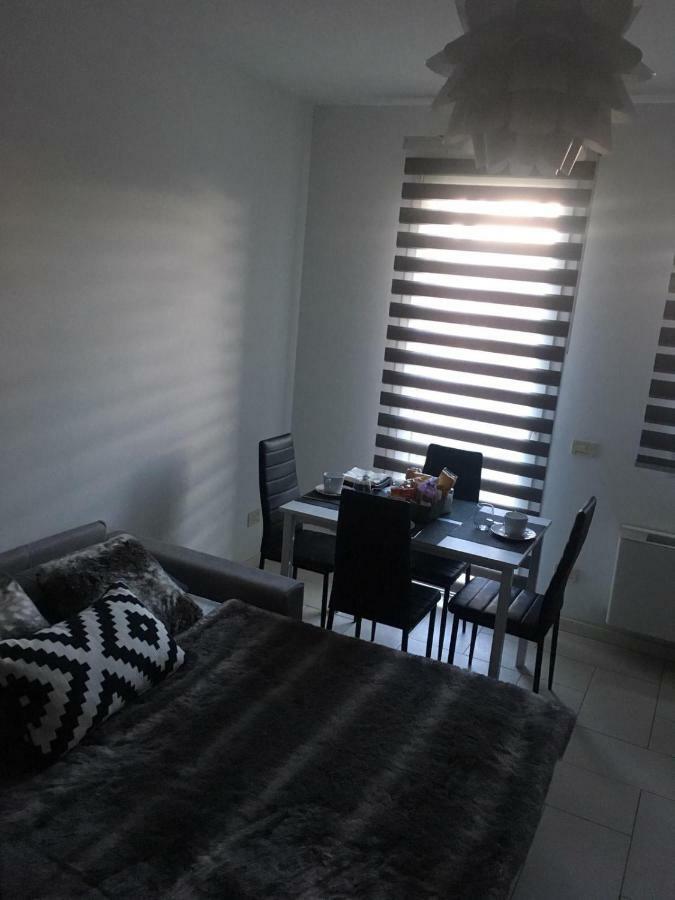 My Home Apartment มิรา ภายนอก รูปภาพ