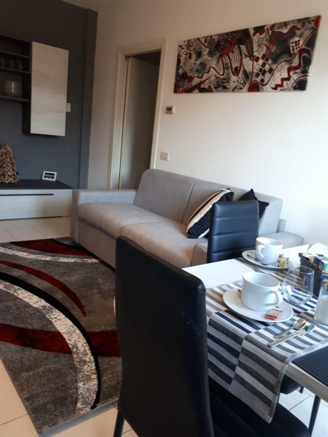 My Home Apartment มิรา ภายนอก รูปภาพ